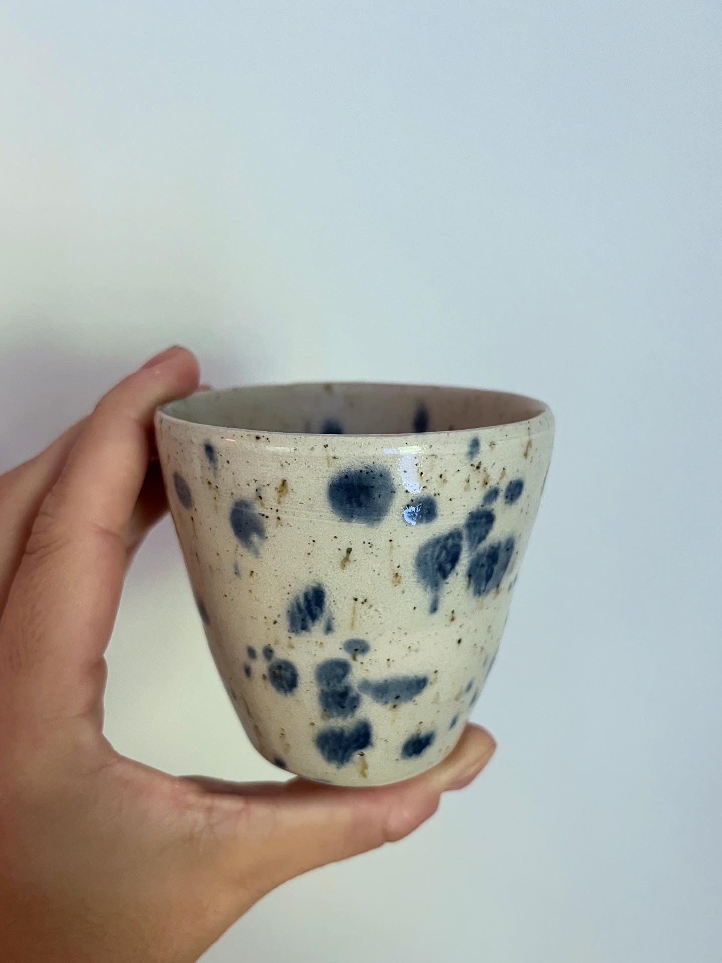 Kaffekopp utan öra blåprickig