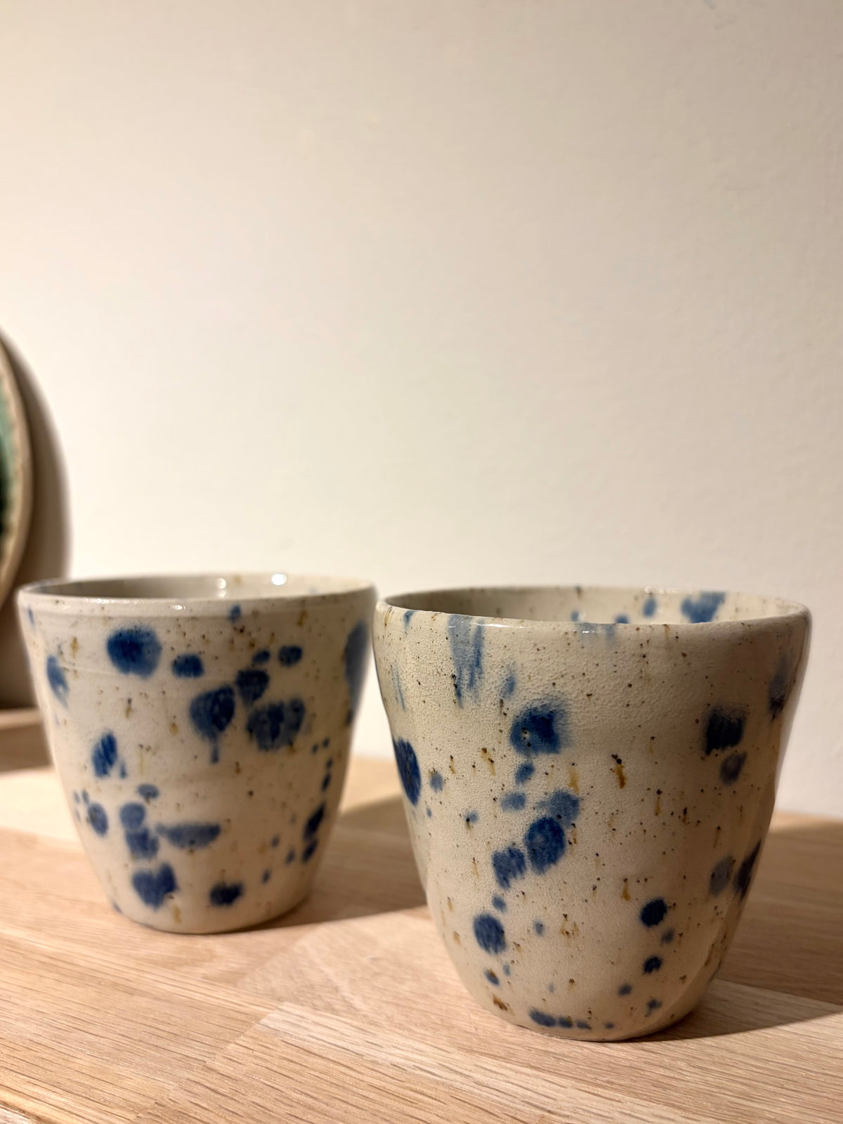 Kaffekopp utan öra blåprickig